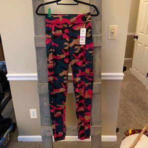 NWT Camo Crop Leggings